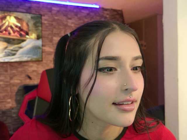 Charlotte-greys live cam on BongaCams
