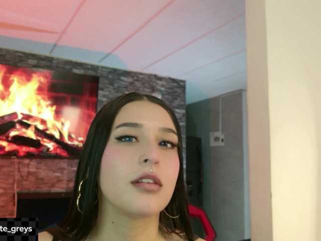 Charlotte-greys live cam on BongaCams