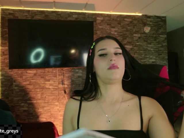 Charlotte-greys live cam on BongaCams