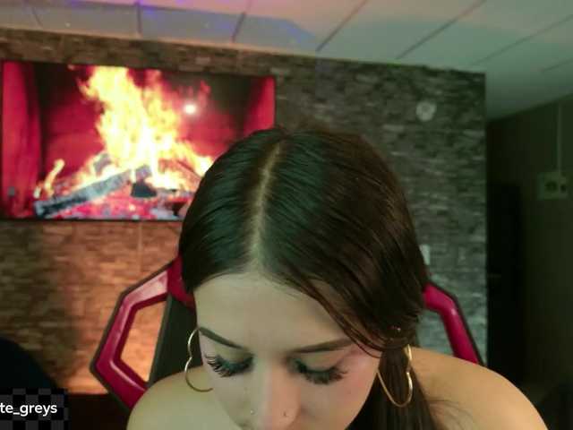 Charlotte-greys live cam on BongaCams