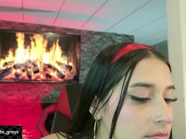 Charlotte-greys live cam on BongaCams