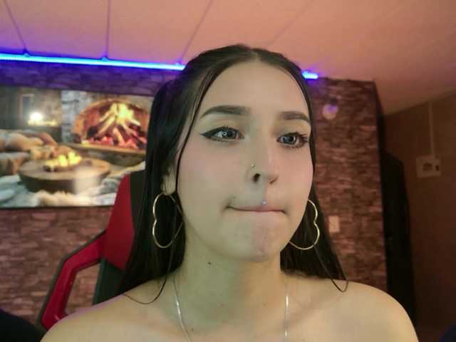 Charlotte-greys live cam on BongaCams