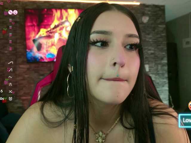 Charlotte-greys live cam on BongaCams