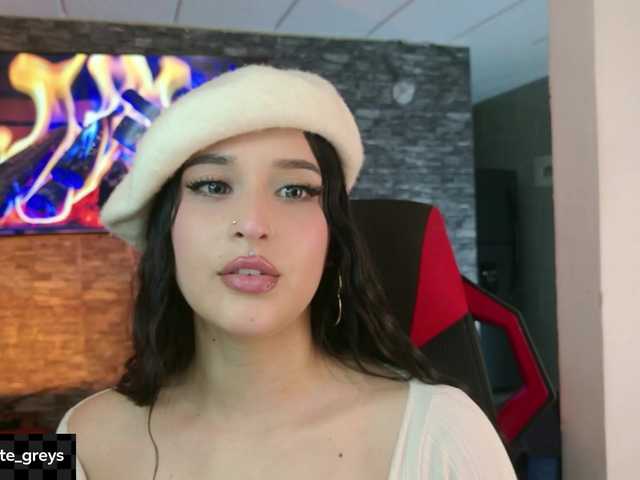 Charlotte-greys live cam on BongaCams