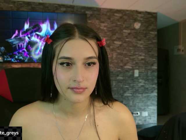 Charlotte-greys live cam on BongaCams