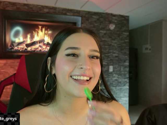 Charlotte-greys live cam on BongaCams