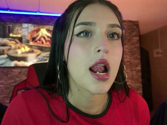 Charlotte-greys live cam on BongaCams
