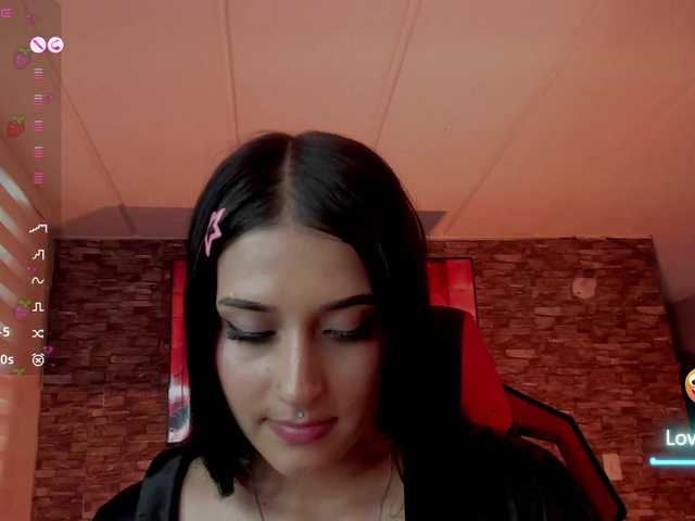 Charlotte-greys live cam on BongaCams