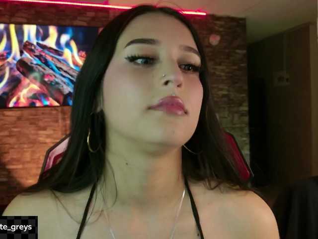Charlotte-greys live cam on BongaCams