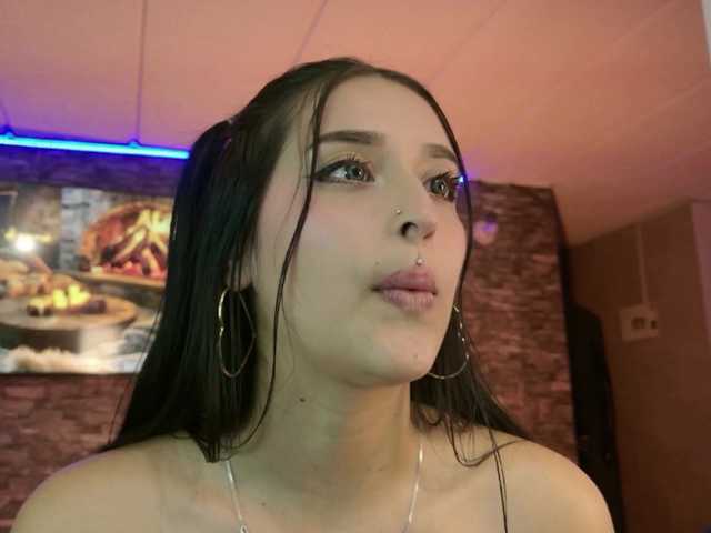 Charlotte-greys live cam on BongaCams