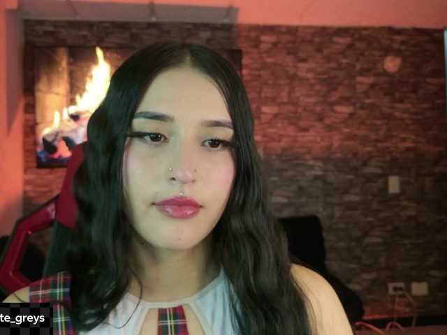 Charlotte-greys live cam on BongaCams