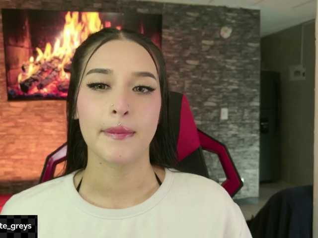 Charlotte-greys live cam on BongaCams