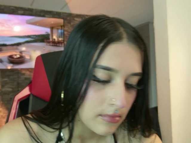 Charlotte-greys live cam on BongaCams