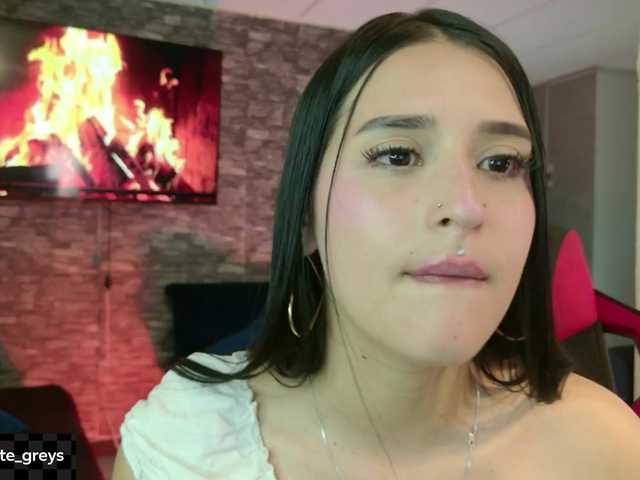 Charlotte-greys live cam on BongaCams