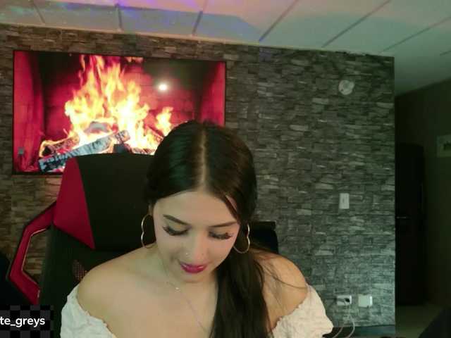 Charlotte-greys live cam on BongaCams