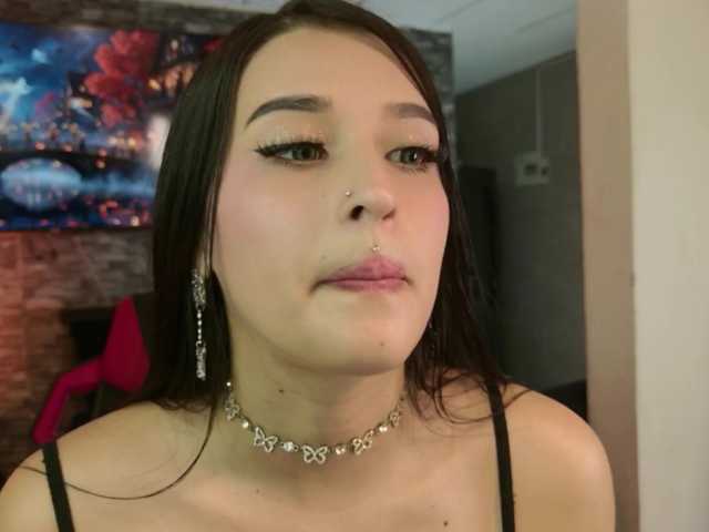 Charlotte-greys live cam on BongaCams