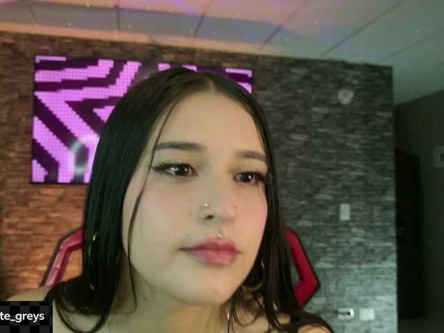 Charlotte-greys live cam on BongaCams
