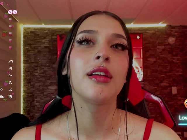Charlotte-greys live cam on BongaCams