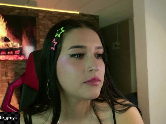 Charlotte-greys live cam on BongaCams