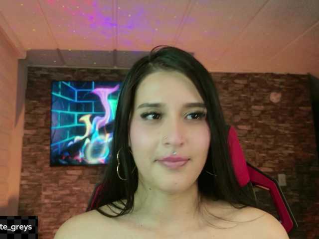 Charlotte-greys live cam on BongaCams