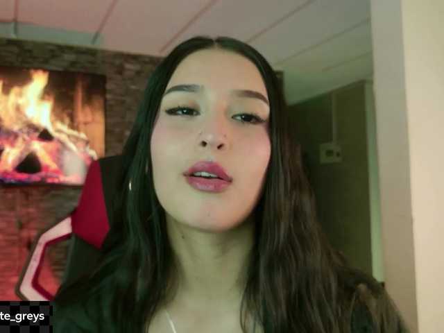 Charlotte-greys live cam on BongaCams