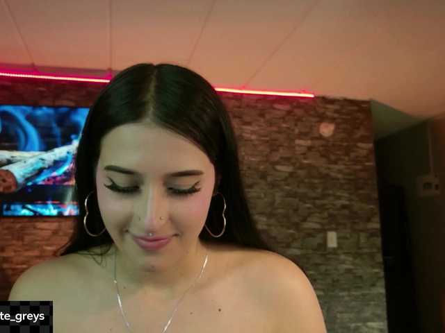 Charlotte-greys live cam on BongaCams