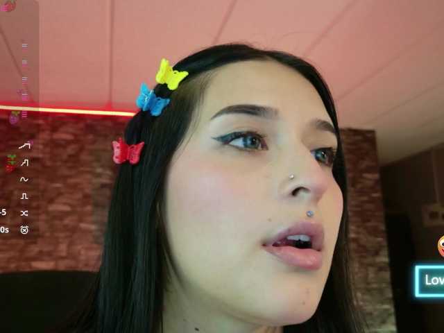 Charlotte-greys live cam on BongaCams