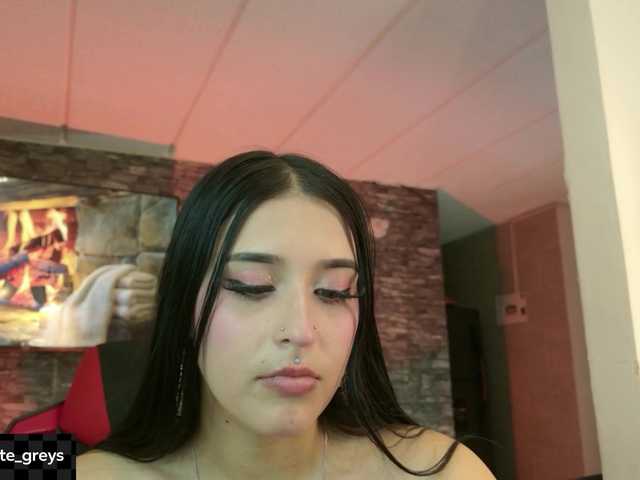 Charlotte-greys live cam on BongaCams