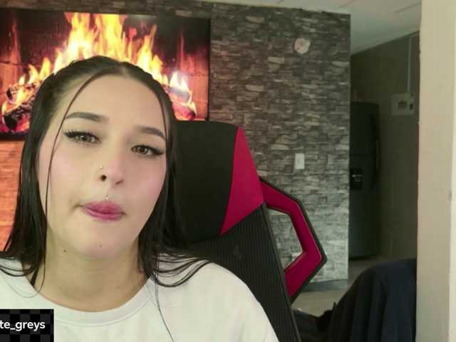 Charlotte-greys live cam on BongaCams