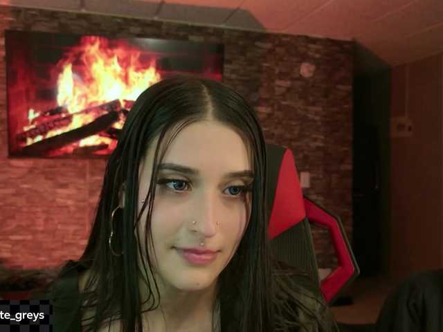 Charlotte-greys live cam on BongaCams