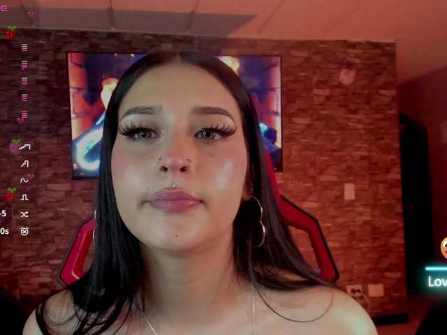 Charlotte-greys live cam on BongaCams