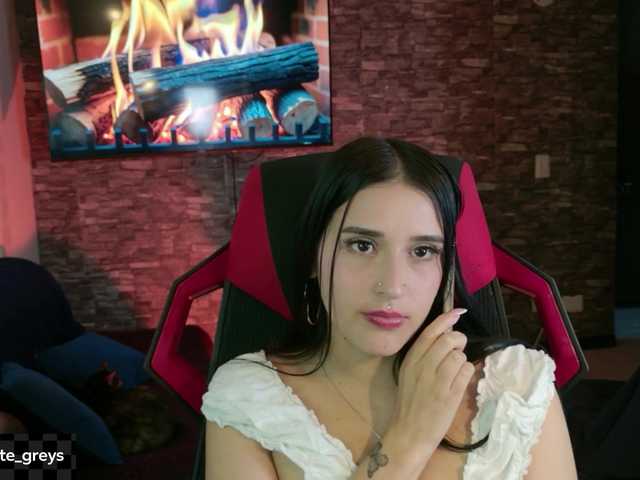 Charlotte-greys live cam on BongaCams