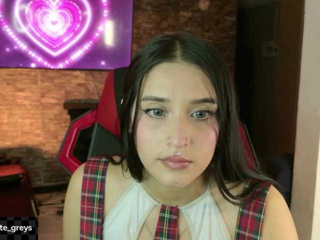 Charlotte-greys live cam on BongaCams