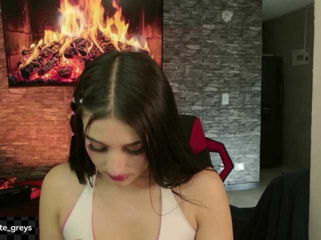 Charlotte-greys live cam on BongaCams