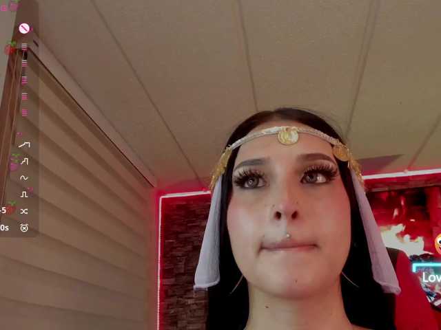 Charlotte-greys live cam on BongaCams
