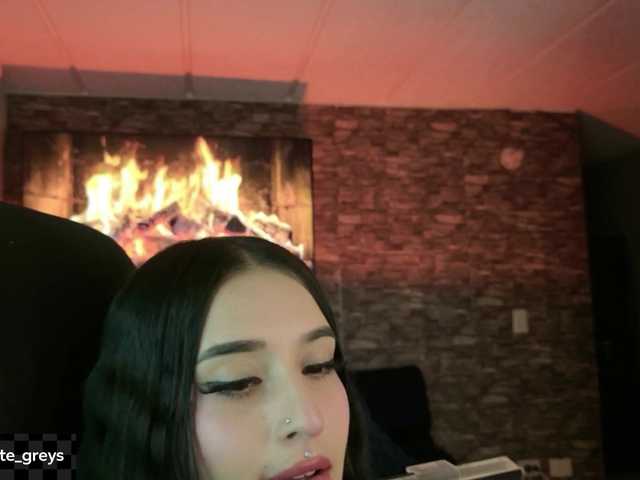 Charlotte-greys live cam on BongaCams