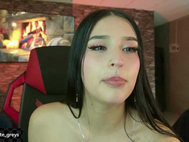Charlotte-greys live cam on BongaCams