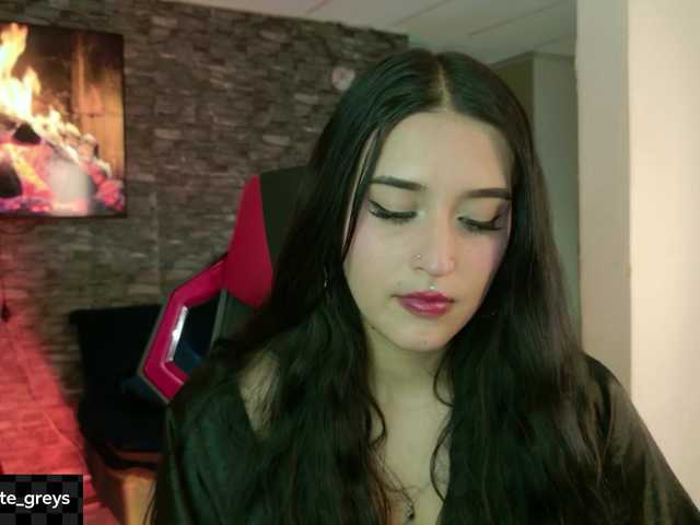 Charlotte-greys live cam on BongaCams