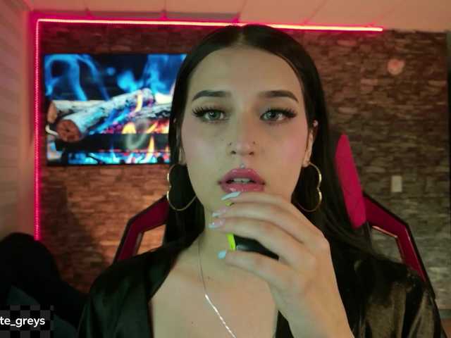 Charlotte-greys live cam on BongaCams