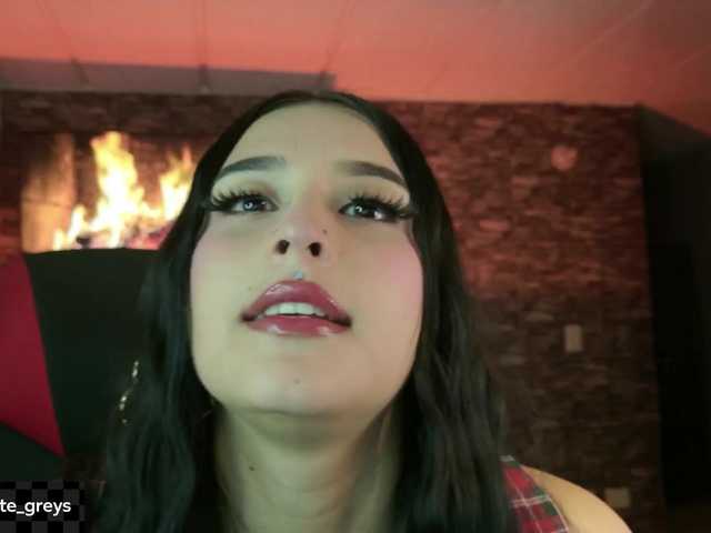 Charlotte-greys live cam on BongaCams