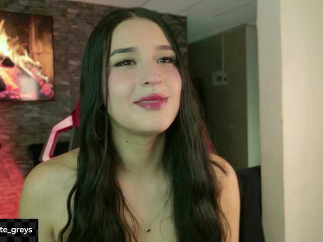 Charlotte-greys live cam on BongaCams