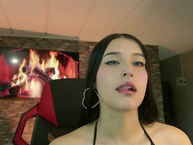 Charlotte-greys live cam on BongaCams