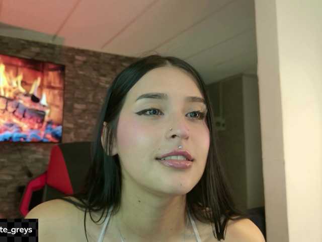 Charlotte-greys live cam on BongaCams