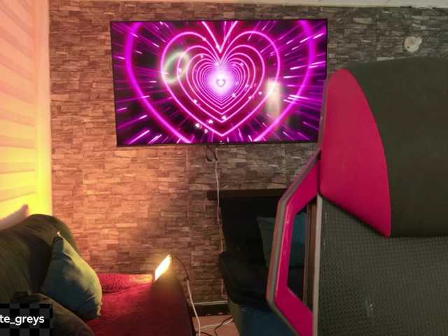 Charlotte-greys live cam on BongaCams