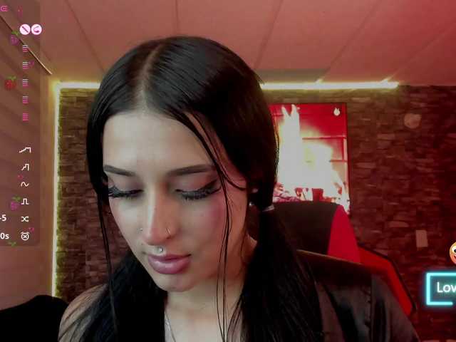 Charlotte-greys live cam on BongaCams