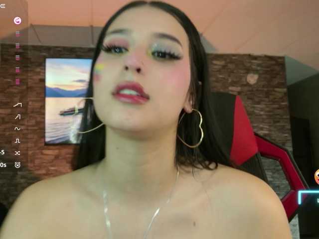 Charlotte-greys live cam on BongaCams