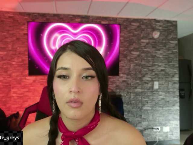 Charlotte-greys live cam on BongaCams