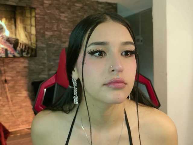 Charlotte-greys live cam on BongaCams