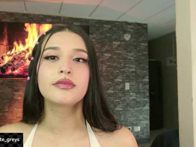 Charlotte-greys live cam on BongaCams