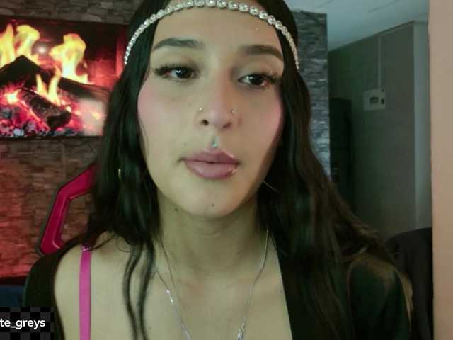Charlotte-greys live cam on BongaCams